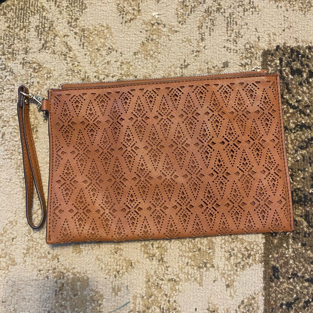 Aldo clutch